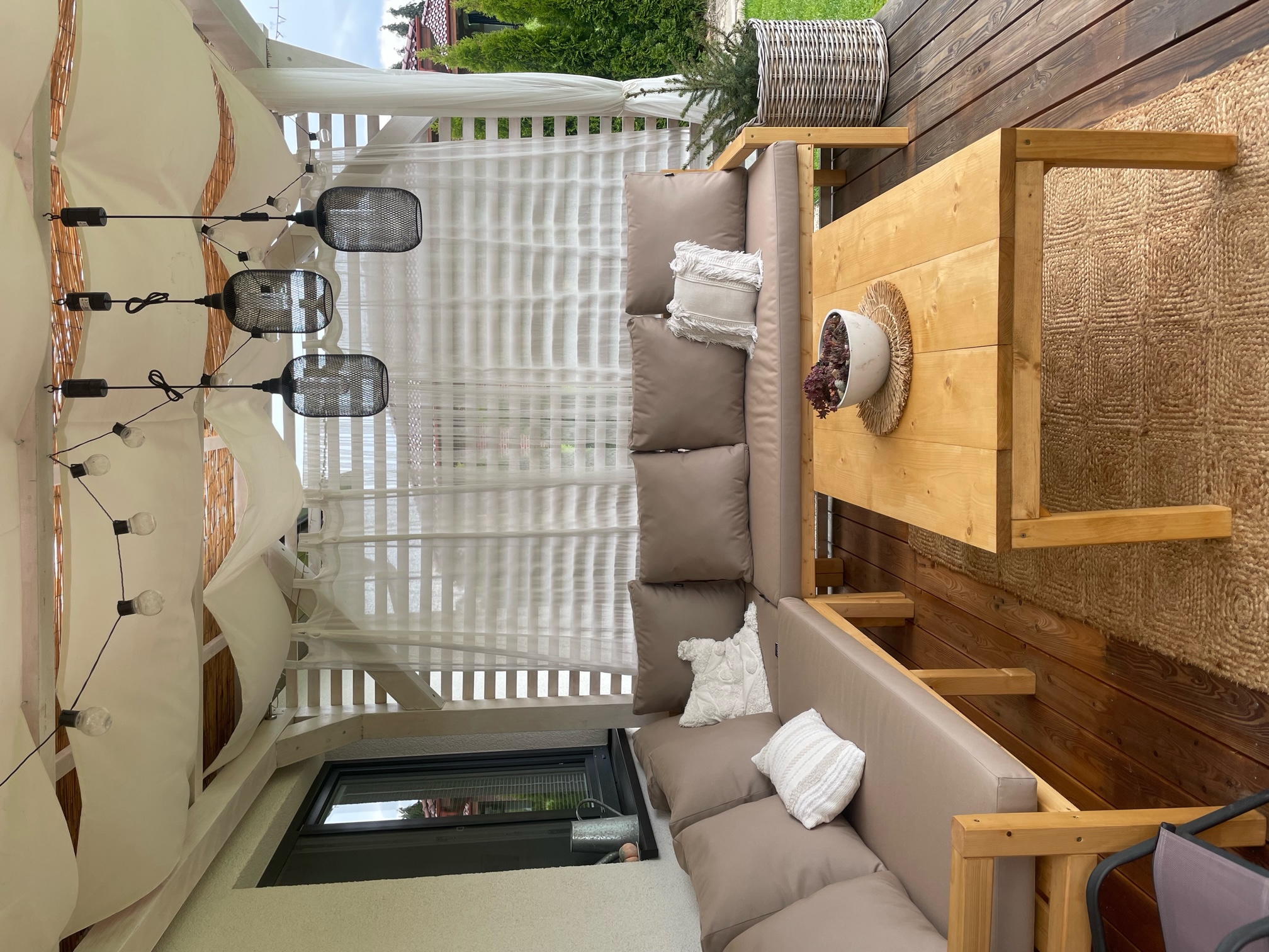 outdoorvé polstry tmavě béžové na dřevěný sedací nábytek